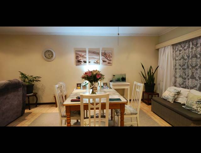 3 BEDROOM SIMPLEX FOR SALE IN CHASE VALLEY